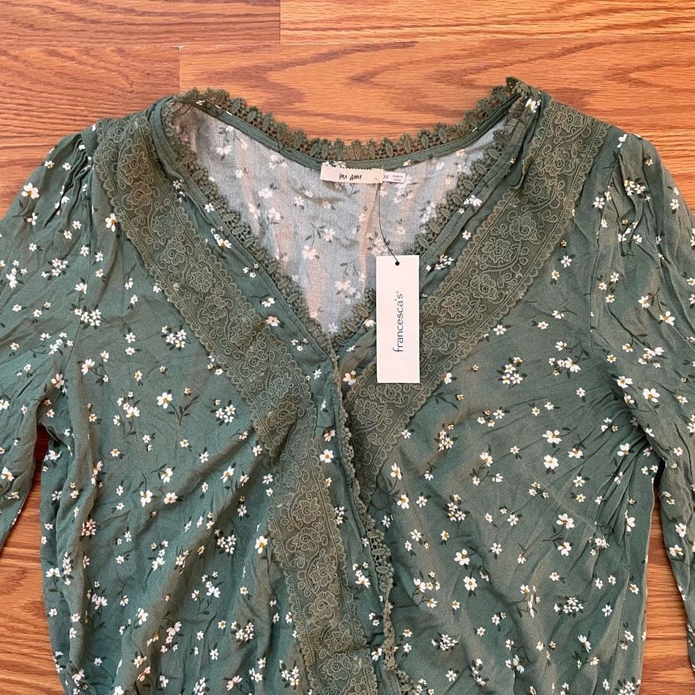 NWT Francesca’s Mi Ami Green Floral Long Sleeve Top Sz M - Picture 5 of 10